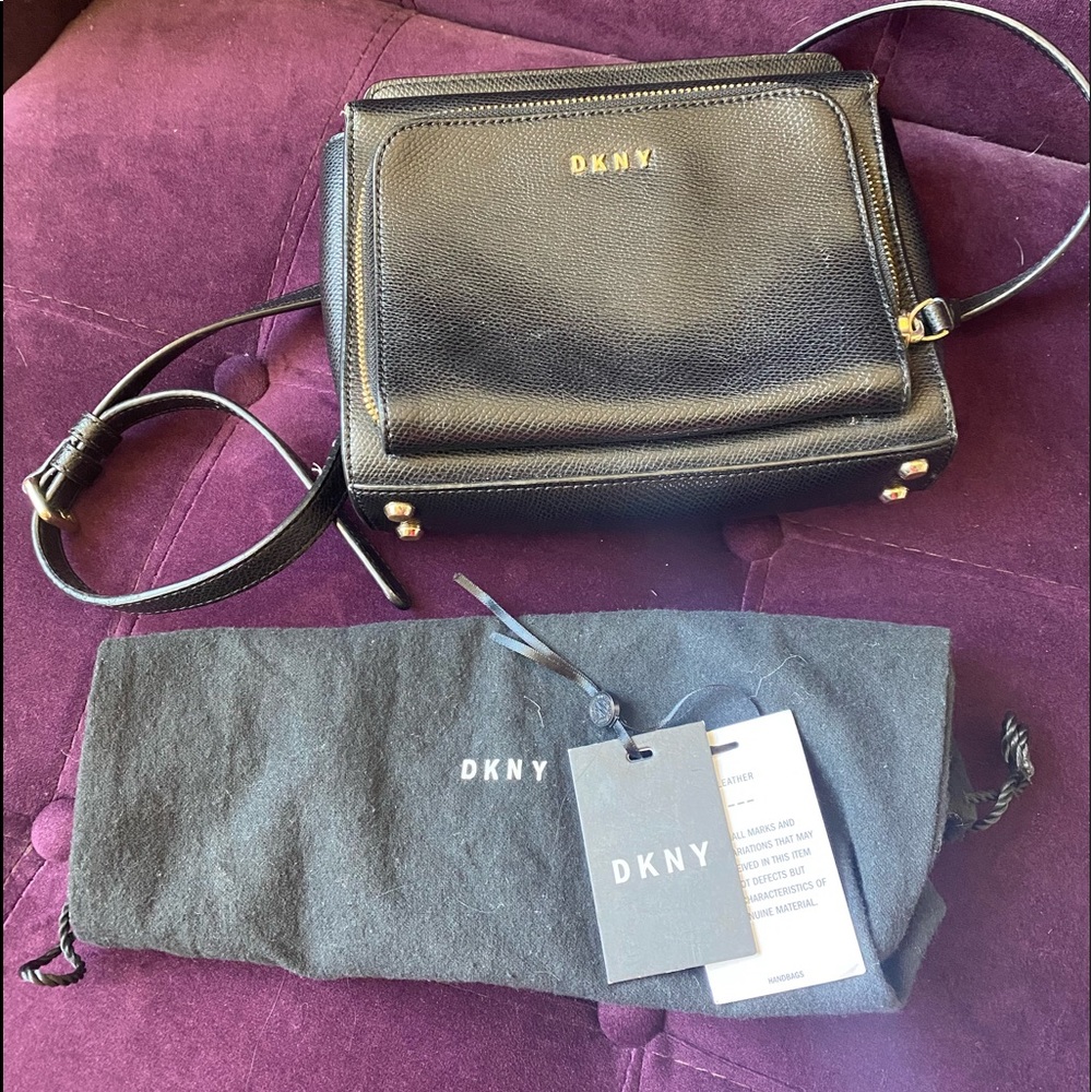 DKNY BLACK/GOLD CROSS BODY BAG